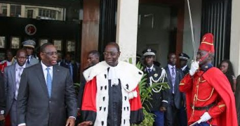Le président de la Cour suprême «élevé» au rang de ministre