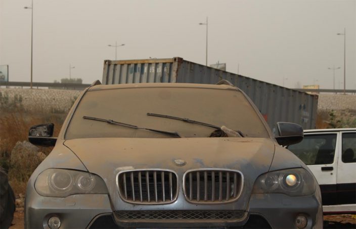 Dakar : un repère de voitures de luxe abandonnées…