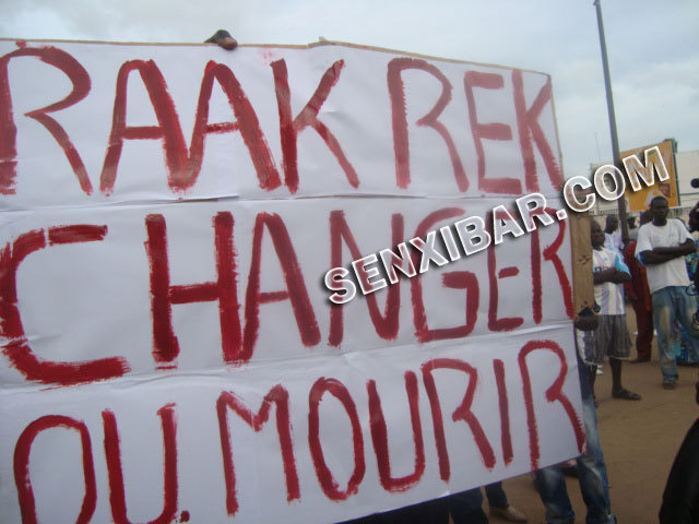 PHOTOS / Manifestation à la Place de l’Obélisque: Le M 23 demande à Wade de se retirer de la course