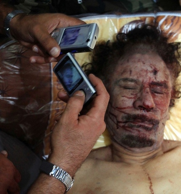 PHOTO/VIDEO - Libye : Mouammar Kadhafi est mort, selon le CNT