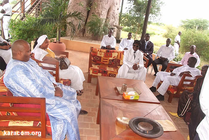 Visite du Guide du parti de la vérité, Cheikh Ahmadou KARA Mbacké, accompagné des membres de son bureau politique, au président de Rewmi,Mr Idrissa Seck.