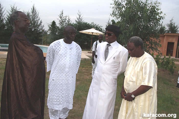 Visite du Guide du parti de la vérité, Cheikh Ahmadou KARA Mbacké, accompagné des membres de son bureau politique, au président de Rewmi,Mr Idrissa Seck.