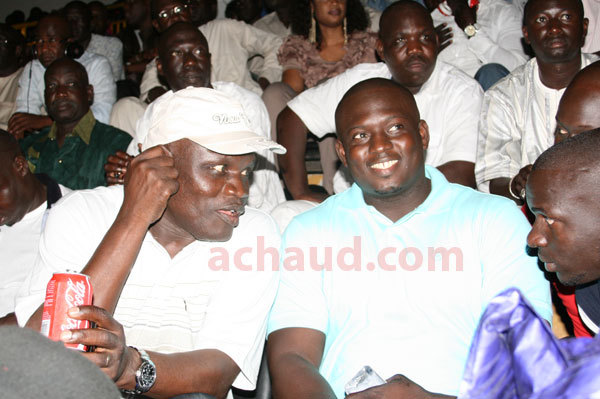 A les voir sur cette image on sent aisément que les promoteurs de lutte, Gaston Mbengue et Aziz Ndiaye font la paix.