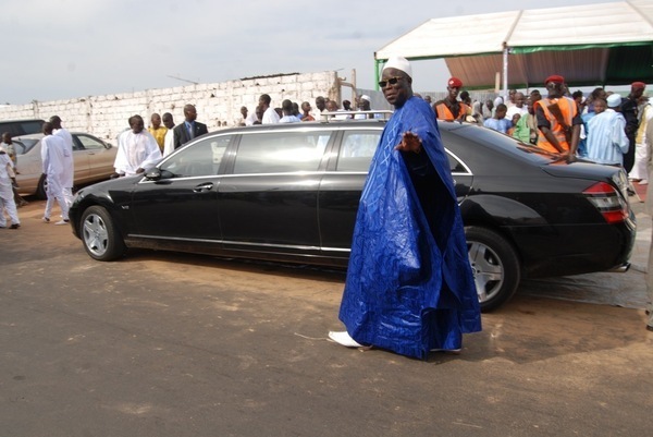 Photo : Diané, le chauffeur de Wade et la limousine présidentielle
