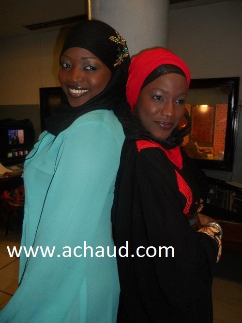 Mya et Oumy Ndour ,deux présentatrice de la RTS1 en mode Ibadou.