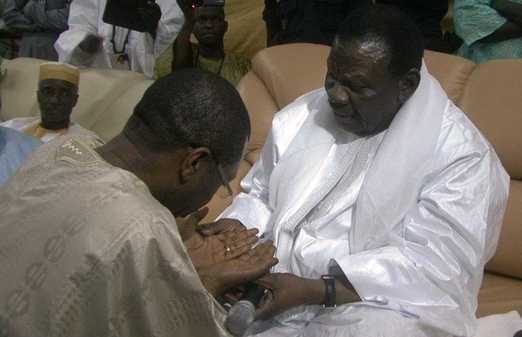 Parce qu’il est son talibé : Béthio veut ramener Youssou Ndour chez Wade