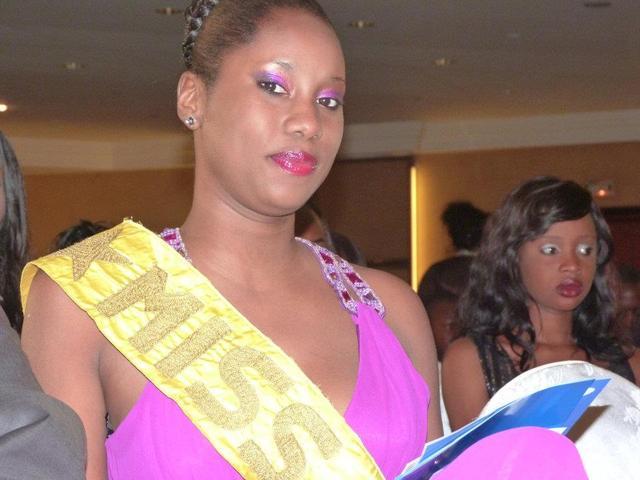 Message: La Miss Sénégal 2010 appelle à voter pour Macky Sall