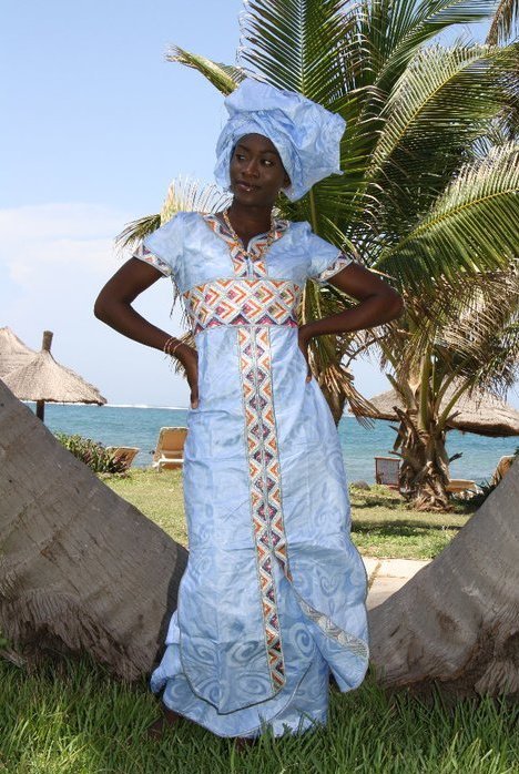 Le mannequin Amina Ndiaye en mode traditionnelle.