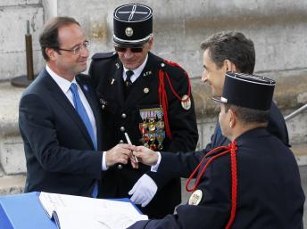 Sarkozy-Hollande : une passation des pouvoirs tout en "sobriété"