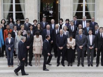 France: un premier Conseil des ministres studieux et responsable
