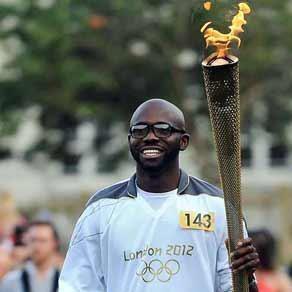«Mort» pendant 78 minutes : Fabrice Muamba, de l’arrêt cardiaque à la flamme olympique