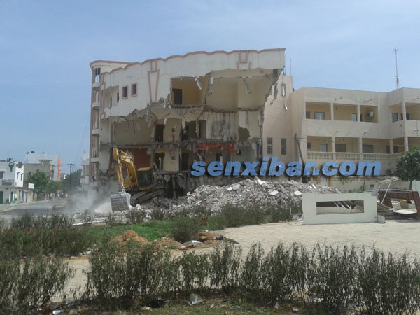 L’immeuble Mbacké Anta a été démoli en présence d'un important dispositif sécuritaire (Photos/Video)