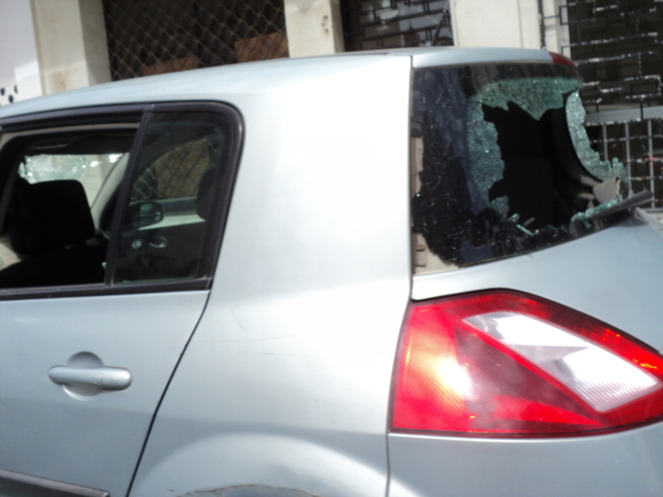 Photo des voitures saccagés par les Thiantacounes