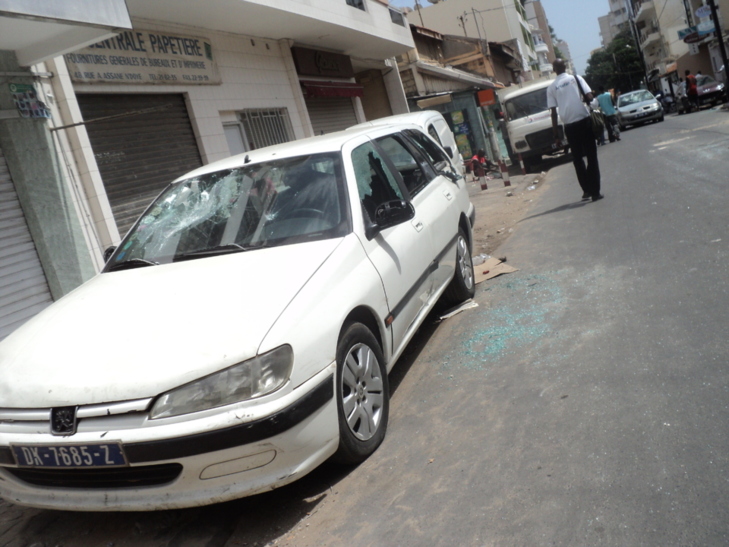 Photo des voitures saccagés par les Thiantacounes