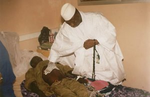 Santé-Gambie: Jammeh annonce la construction d’un hôpital pouvant soigner 10 000 malades du Sida tous les six mois