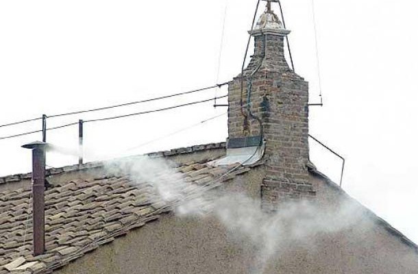Urgent: « Habemus Papam » ! Il y a un nouveau Pape la fumée blanche est sortie de la cheminée