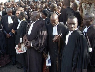 Les avocats de Cheikh Yerim Seck se réjouissent du transfèrement de leur client au Cap Manuel