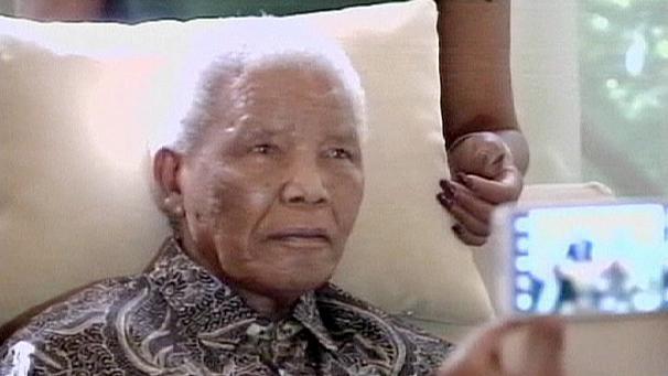 L'ancien président sud-africain Nelson Mandela est dans un état "critique"