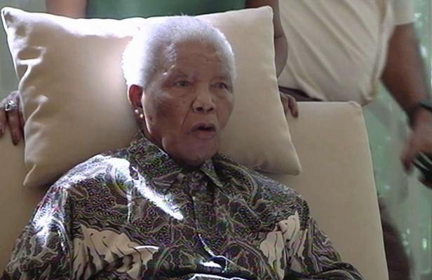 Le président Zuma reste à Pretoria pour Mandela mourant