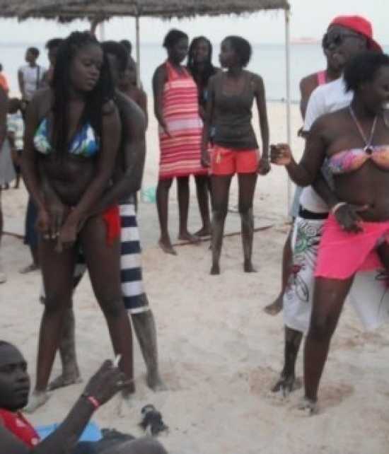 LE PRÉFET DE DAKAR:« Les soirées dansantes et les bals sont désormais banis sur les plages »