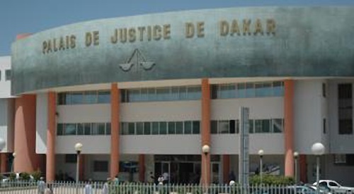 JUSTICE: Deux journalistes du Quotidien condamnés à 6 mois avec sursis