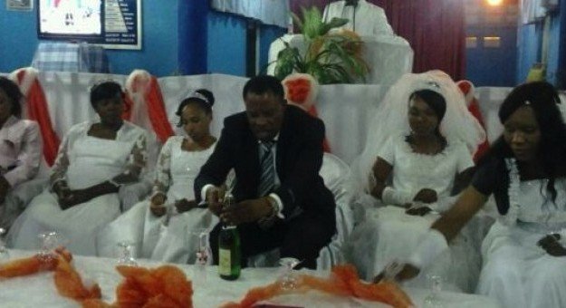Kinshasa: Un pasteur a épousé sa 8ème femme!