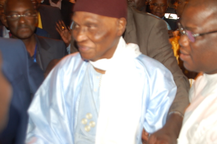 Les premières images de l'arrivée de Abdoulaye Wade