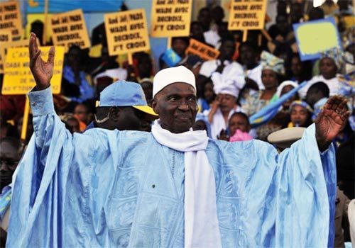 Marche bleue à travers Dakar: Wade plonge dans la campagne