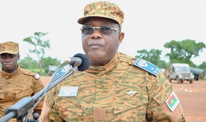 Burkina: Le général Traoré, le chef d'État-major des armées, a annoncé qu'il allait assurer la présidence par intérim jusqu'à la tenue de prochaines élections.