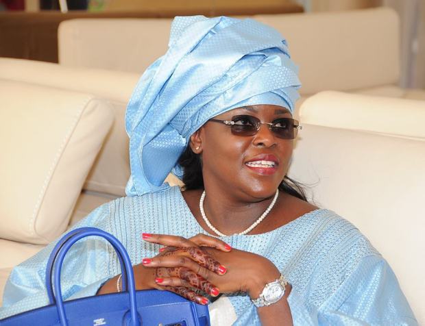 La première Dame donne un  » Adiya » de 15 millions de F CFA pour la réfection du mausolée de Mame Diarra Bosso