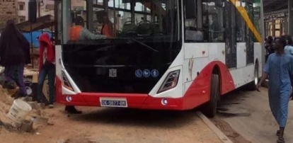 Un bus BRT dérape et crée des dégâts [photos]
