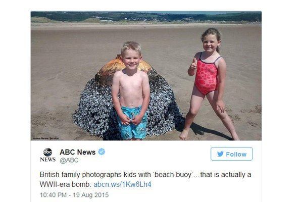 Pays de Galles: Une famille se prend en photo devant une bouée qui se révèle être une bombe