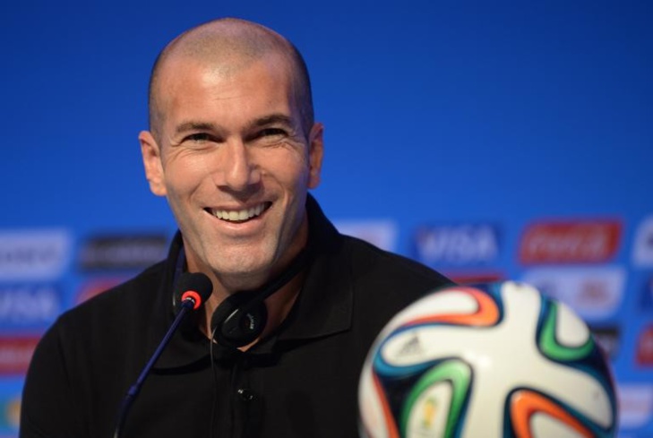 Real Madrid : Et si Zinedine Zidane avait signé au Barça ?
