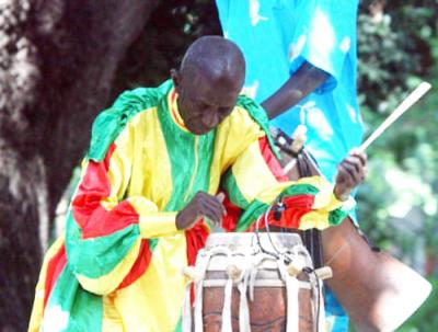 Premier défilé du 4 avril sans le grand tambour major depuis 1985: Les majorettes de Kennedy pleurent leur grand-père Doudou Ndiaye Coumba Rose