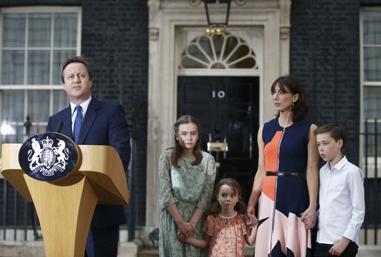 Theresa May devient première ministre du Royaume-Uni, Boris Johnson hérite de la diplomatie