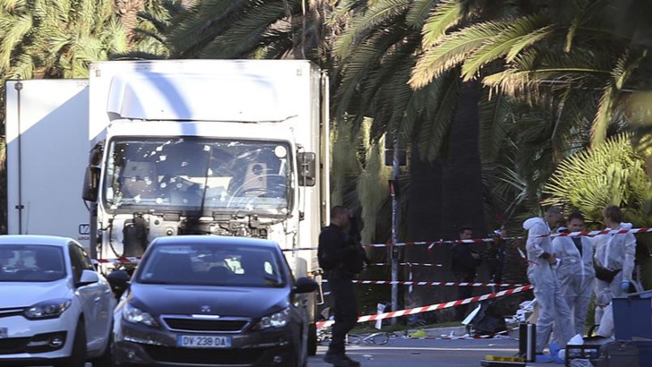 France: Au moins 84 morts à Nice, le chauffeur du camion identifié