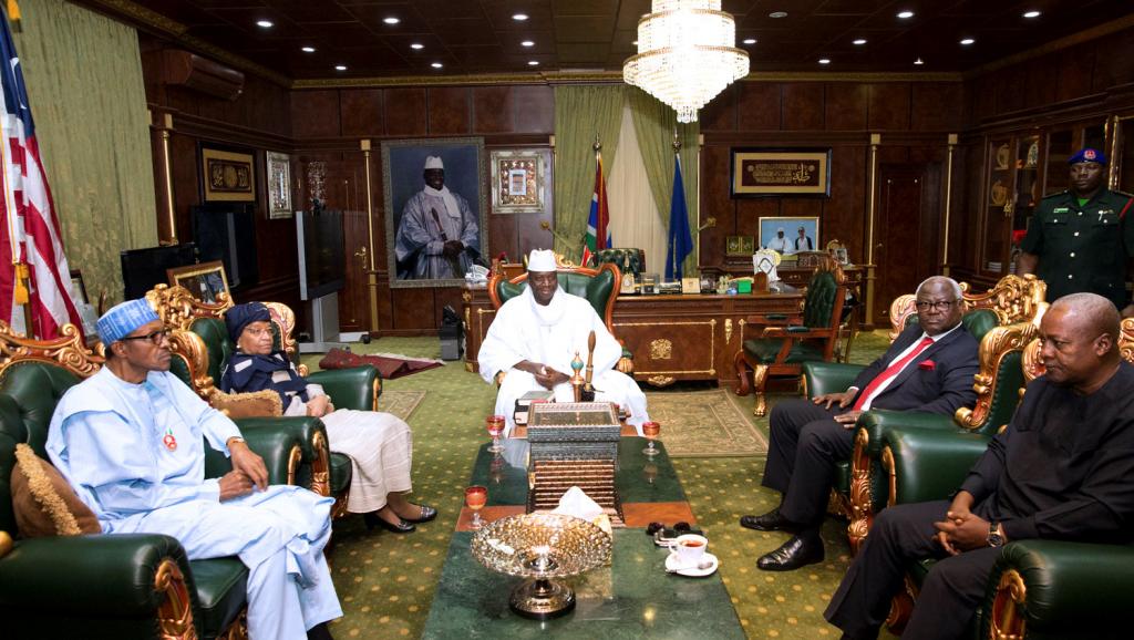 Gambie: Jammeh campe sur ses positions, son parti conteste l'élection en Justice