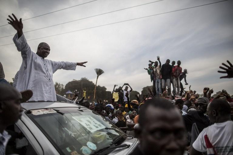 Gambie: Le camp de Jammeh requiert l'empêchement de l'investiture de Barrow(AFP)