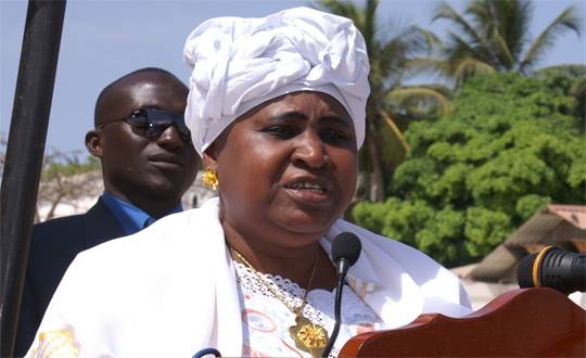 Gambie: La vice présidente, Isatou Njie Saidy, a démissionné