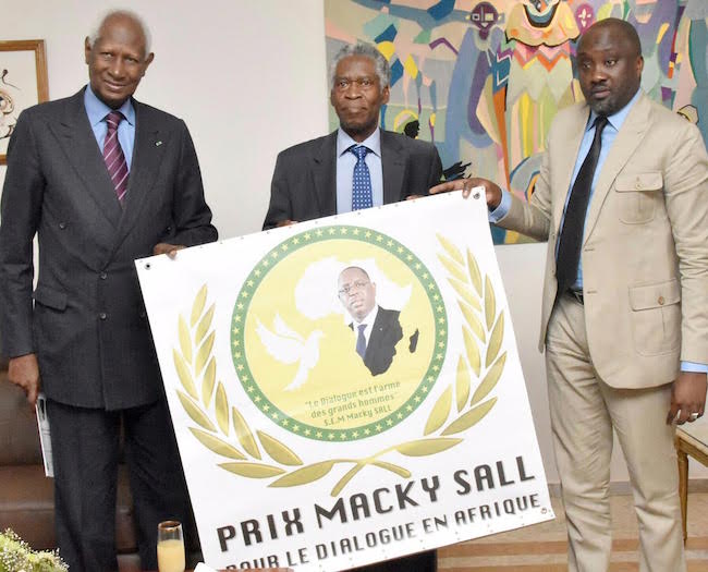 Abdou Diouf sur la Gambie : "Macky Sall a fait preuve de lucidité, de courage et de responsabilité"