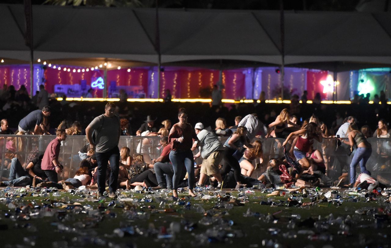 Las Vegas : la fusillade la plus meurtrière de l'histoire des Etats-Unis au moins 50 morts( Le Parisien)