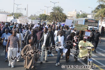 MARCHE: Des centaines de Dakarois dans la rue pour magnifier la baisse du loyer