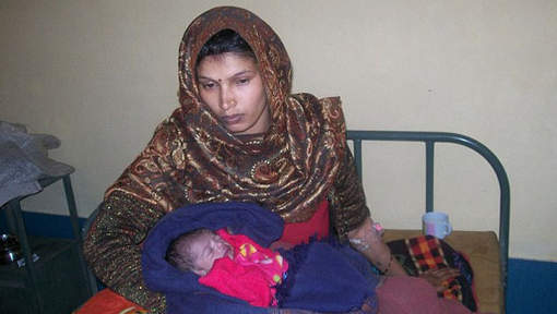 INDE: Un bébé naît avec le coeur hors du corps