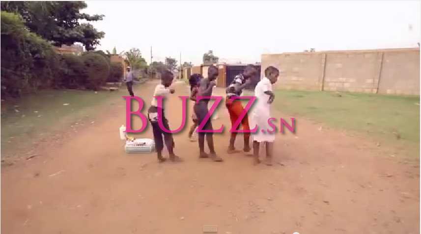 MDRRRRR !!! Vidéo Buzz ! une danse d’enfants ougandais trop drôle regardez