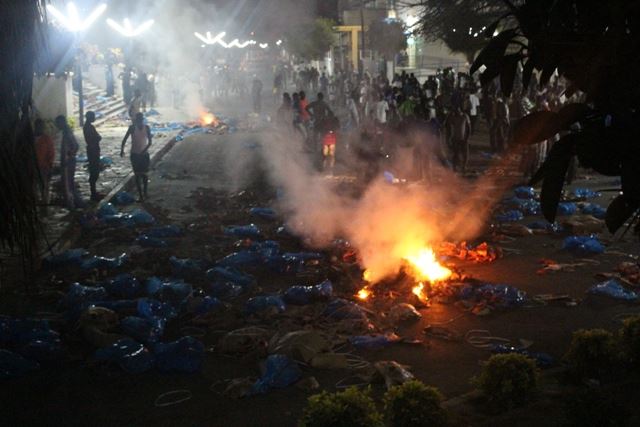 Photos - Ucad: Les étudiants mettent le feu au campus !