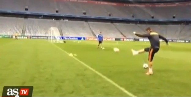 Vidéo: Sergio Ramos s’essaie à marquer des buts de l’extérieur du terrain Regardez !