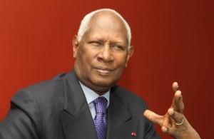Abdou Diouf réitère son appel pour  »un strict respect » à la liberté de la presse