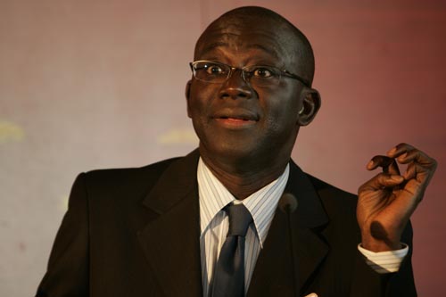 Mamadou Diouf, professeur à Columbia : « Wade est irresponsable, Macky Sall décevant »