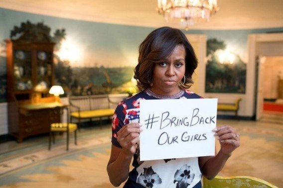 Michelle Obama solidaire avec les lycéennes nigérianes enlevées