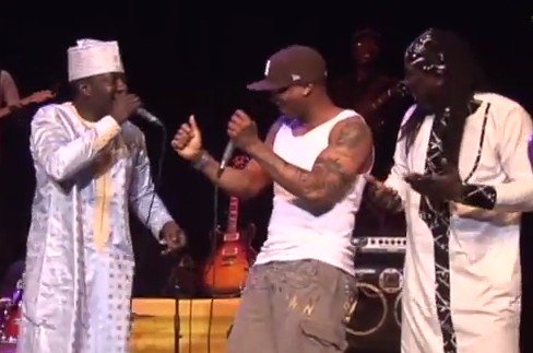 Vidéo: El Hadj Diouf danse avec Mbaye Dieye Faye et Elage Diouf. Regardez